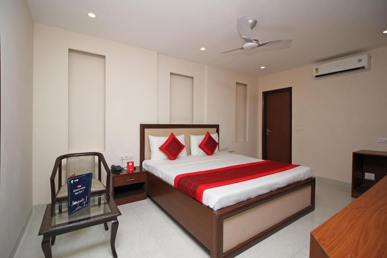 Oyo Hotel Blu Pebbles Near Delhi Airport Нью-Дели Экстерьер фото