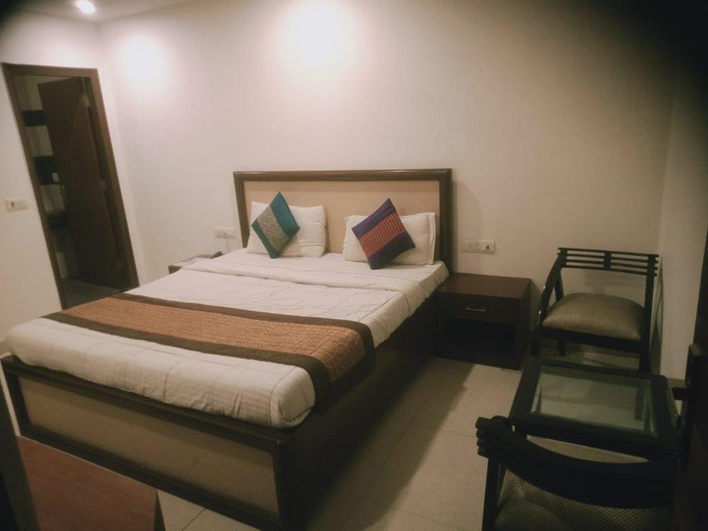 Oyo Hotel Blu Pebbles Near Delhi Airport Нью-Дели Экстерьер фото